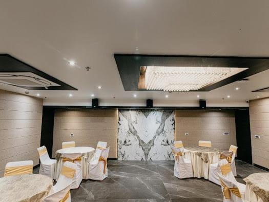 Hotel Emerald Inn 博帕尔 外观 照片