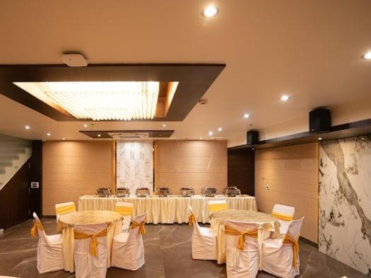 Hotel Emerald Inn 博帕尔 外观 照片